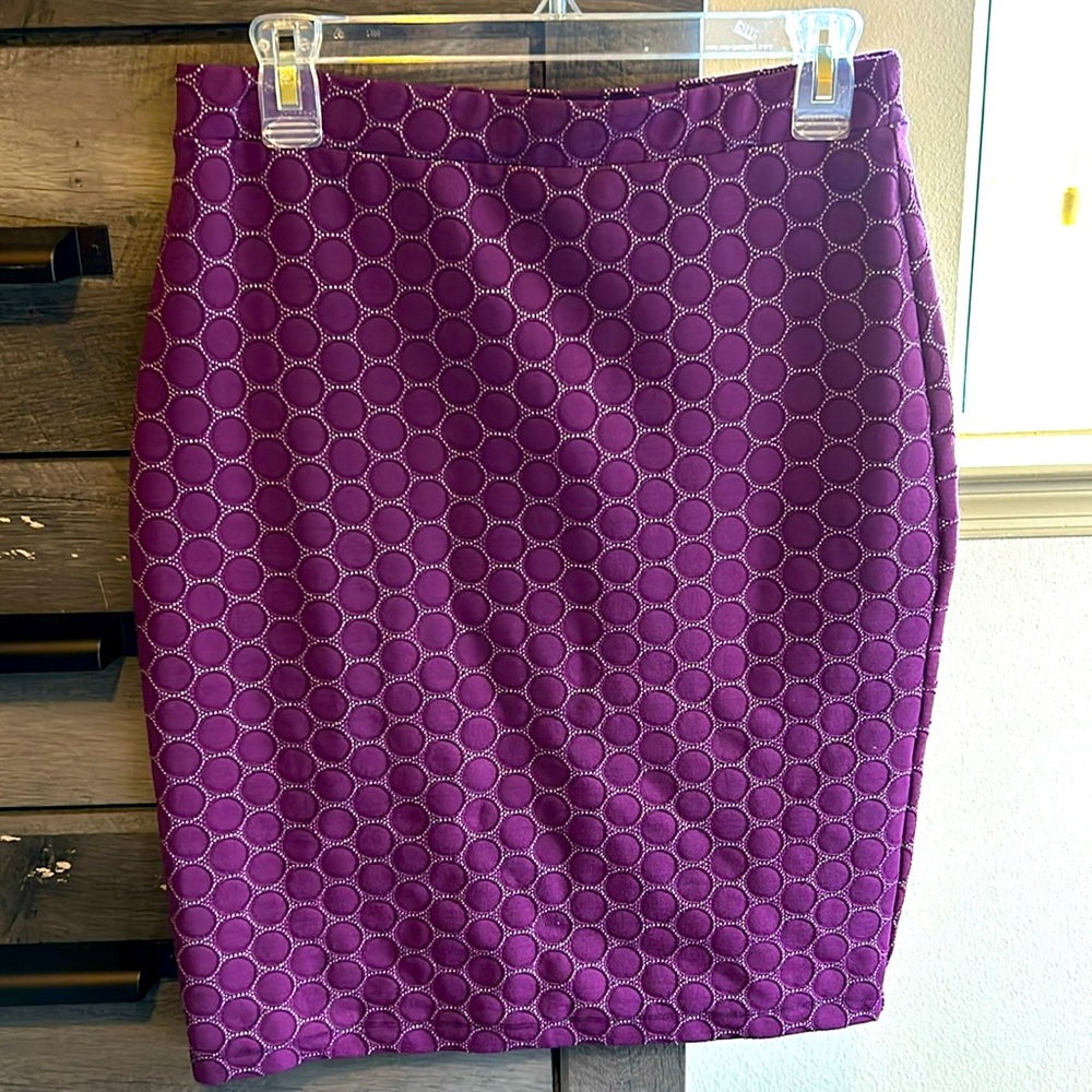 Nice skirt with pattern, nicely woven